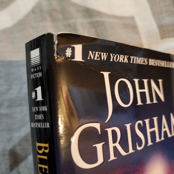John Grisham's BLEACHERS paperback book 2003 edition - Picture 6 of 8